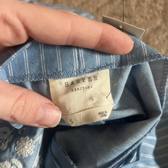 Harper Heritage Francesca’s Blue White Embroidered Baby Doll Tank Size Small NWT - Picture 5 of 5